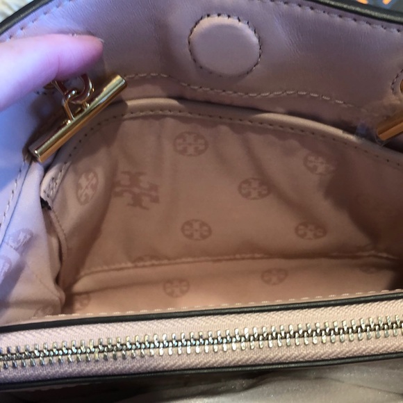 Tory Burch Shoulder tote - Carter Small Convertible Tote in Shell Pink - Picture 4 of 14